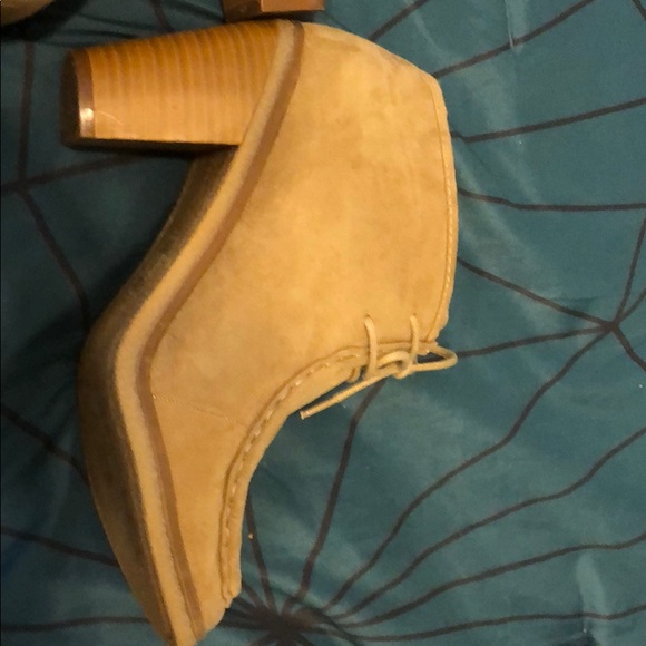 EUC American Eagle Outfitters Ankle Boots - Picture 4 of 8